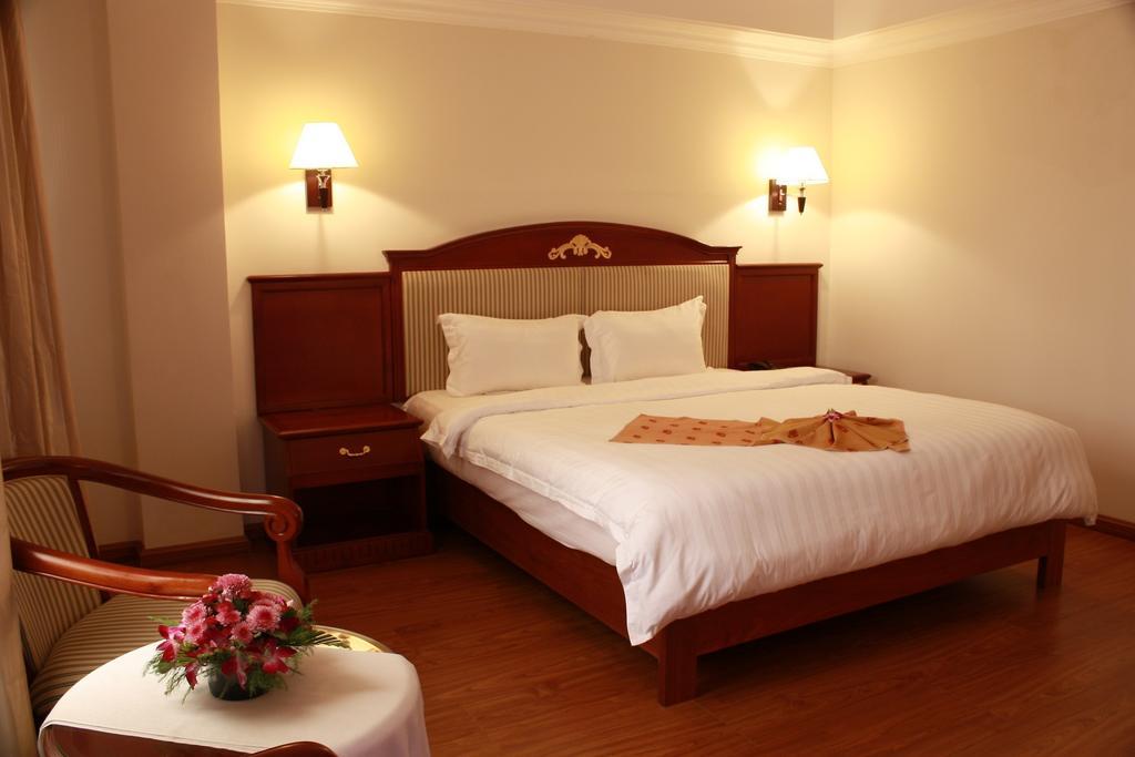 Lux Riverside & 4*
