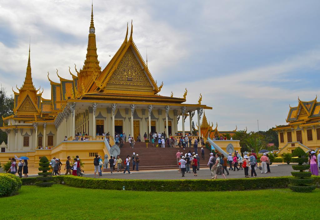 Lux Riverside & Hotel Phnom Penh