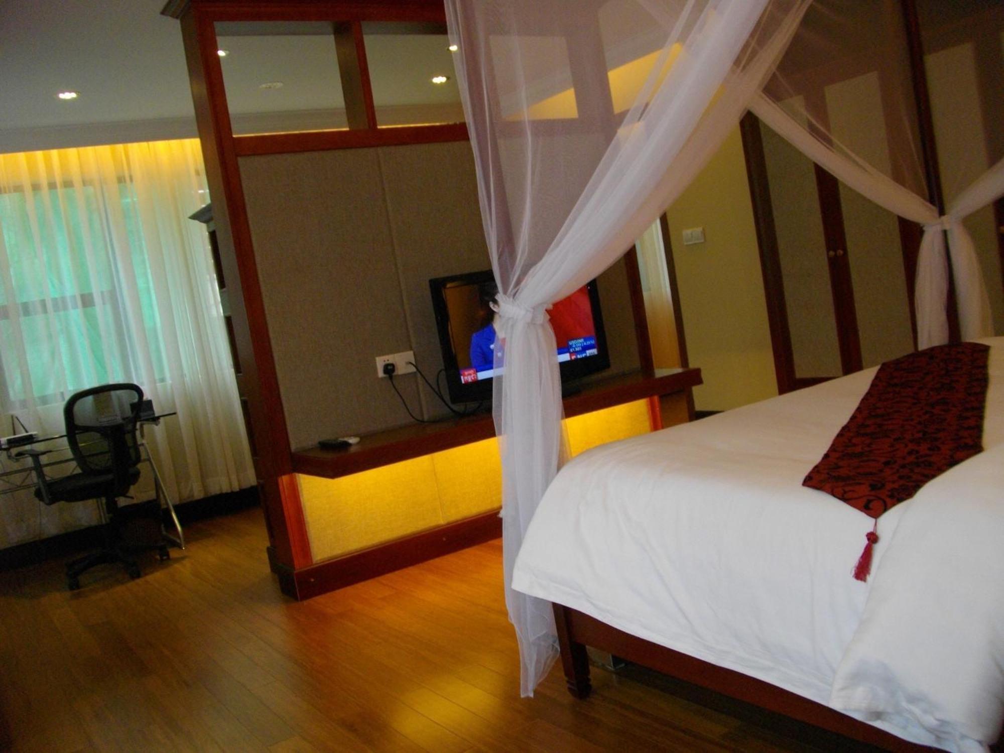 Lux Riverside & Hotel Phnom Penh