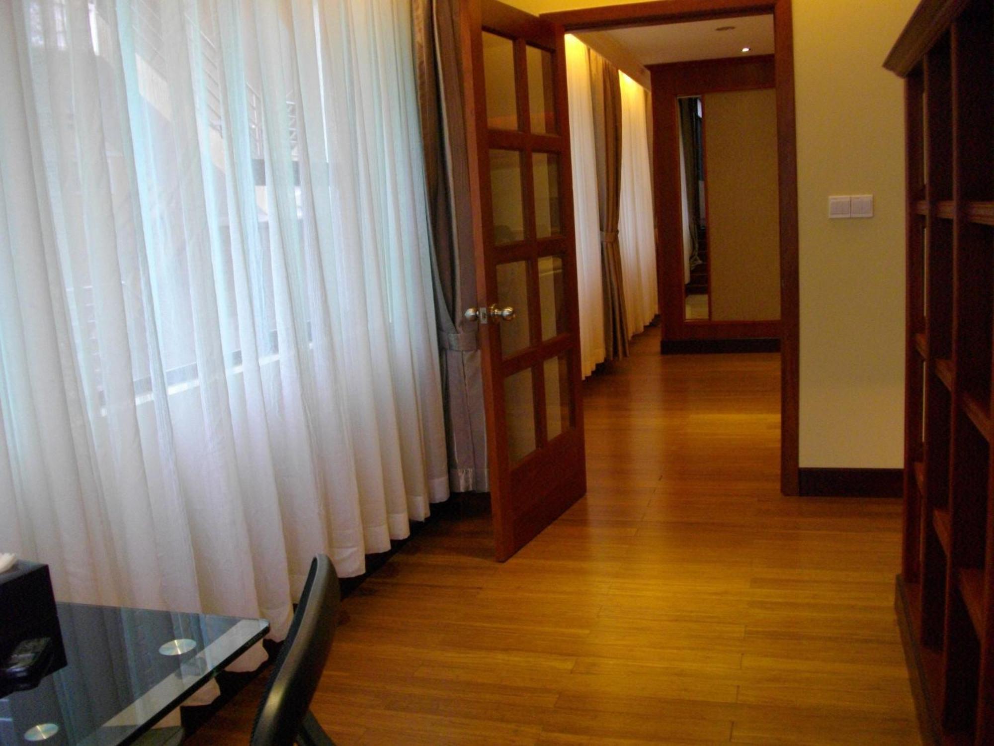 Hotel Lux Riverside & 4*