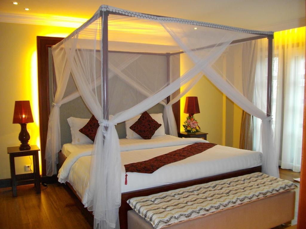 Lux Riverside & Hotel 4*