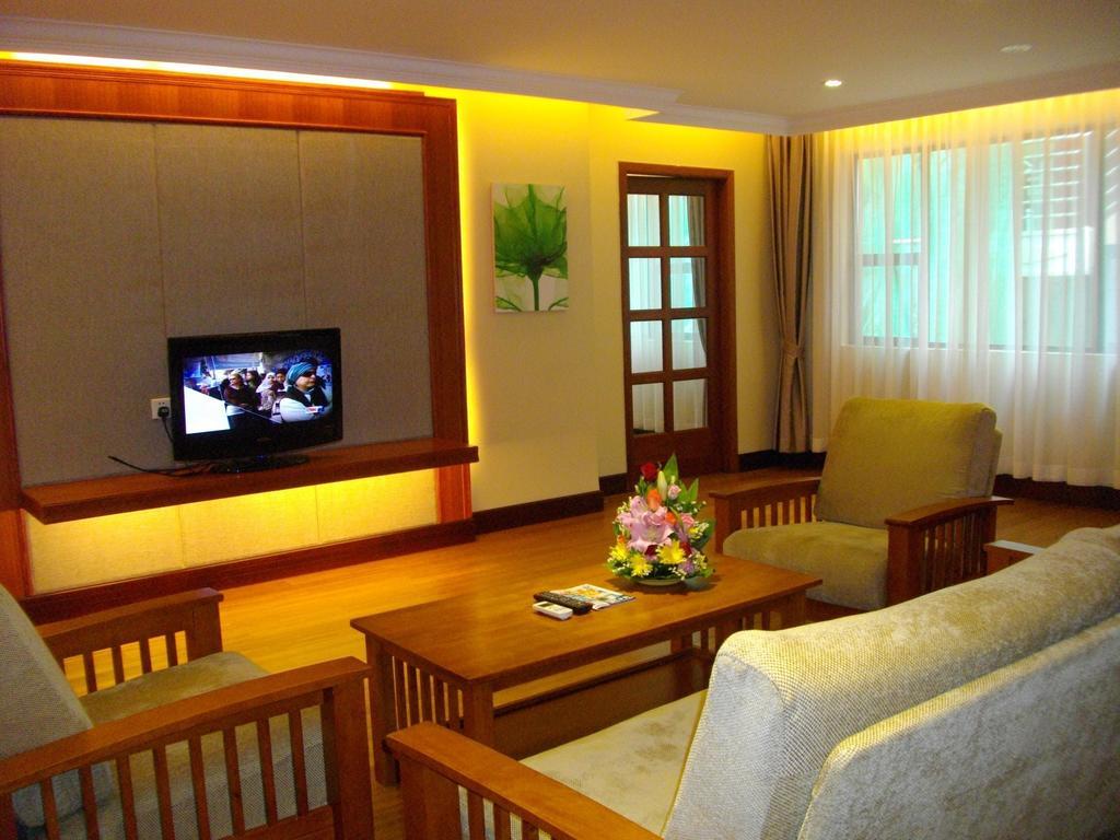 Lux Riverside &