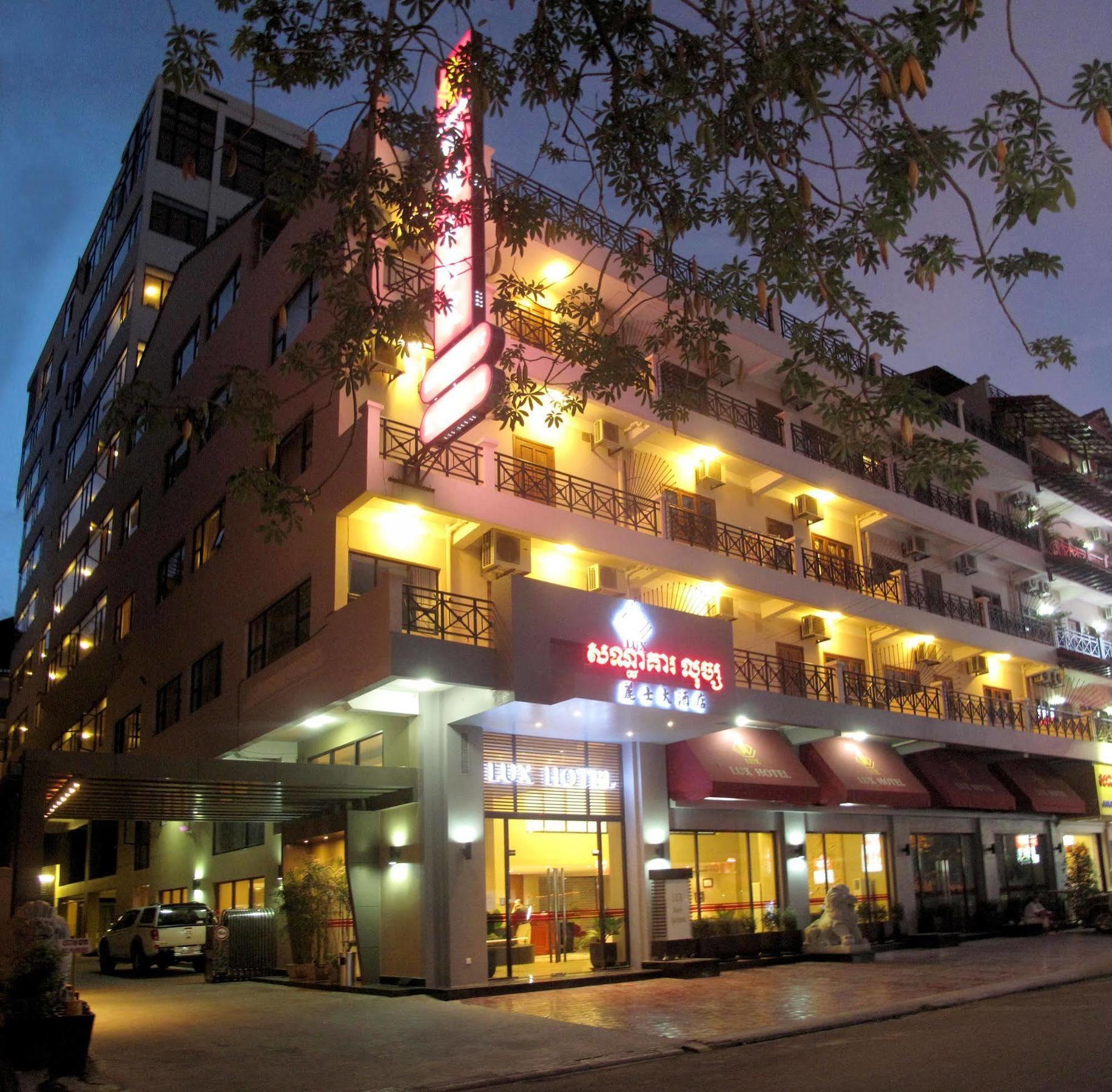 Lux Riverside & Hotel 4*