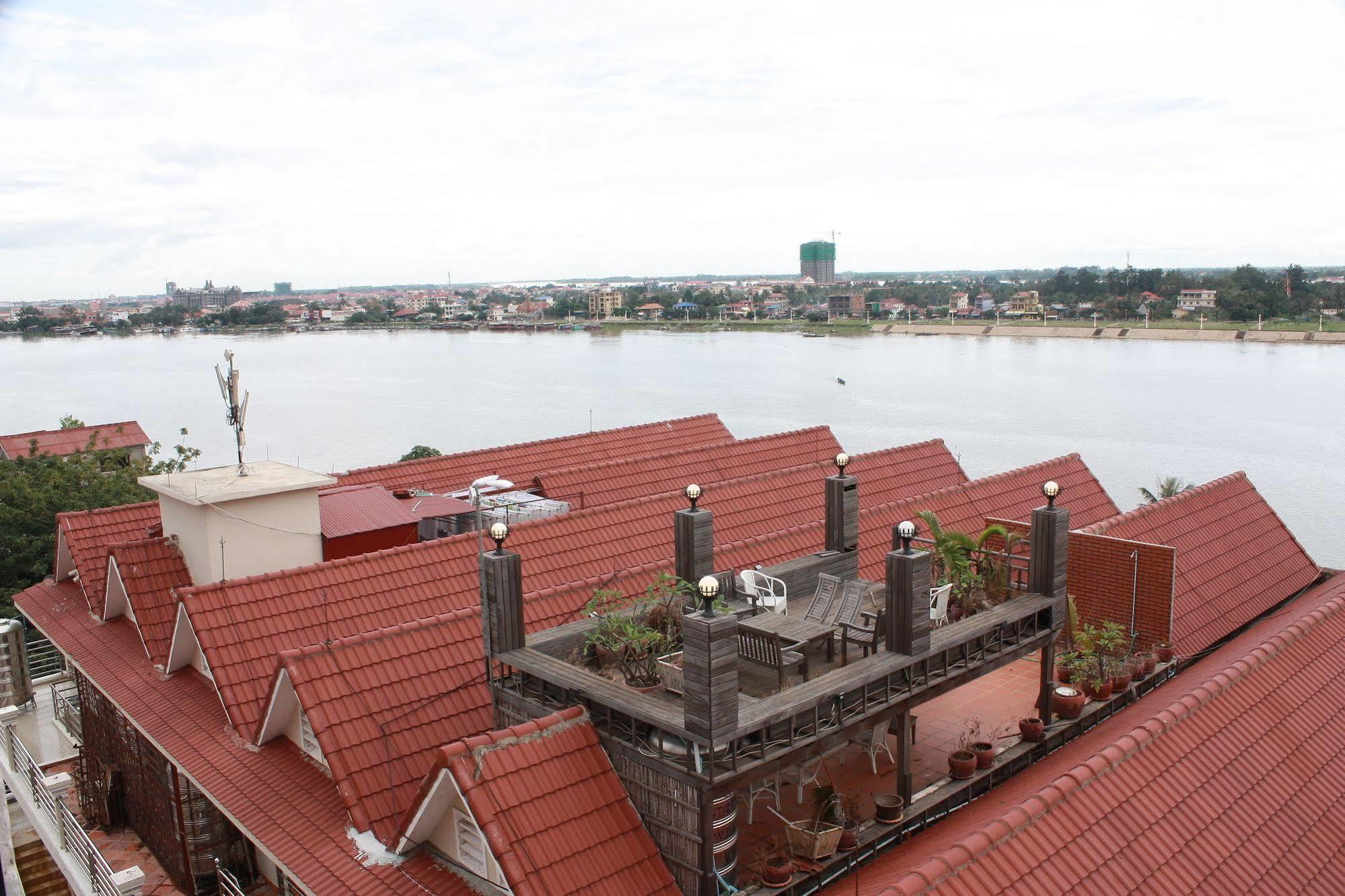 Lux Riverside & Hotel Phnom Penh