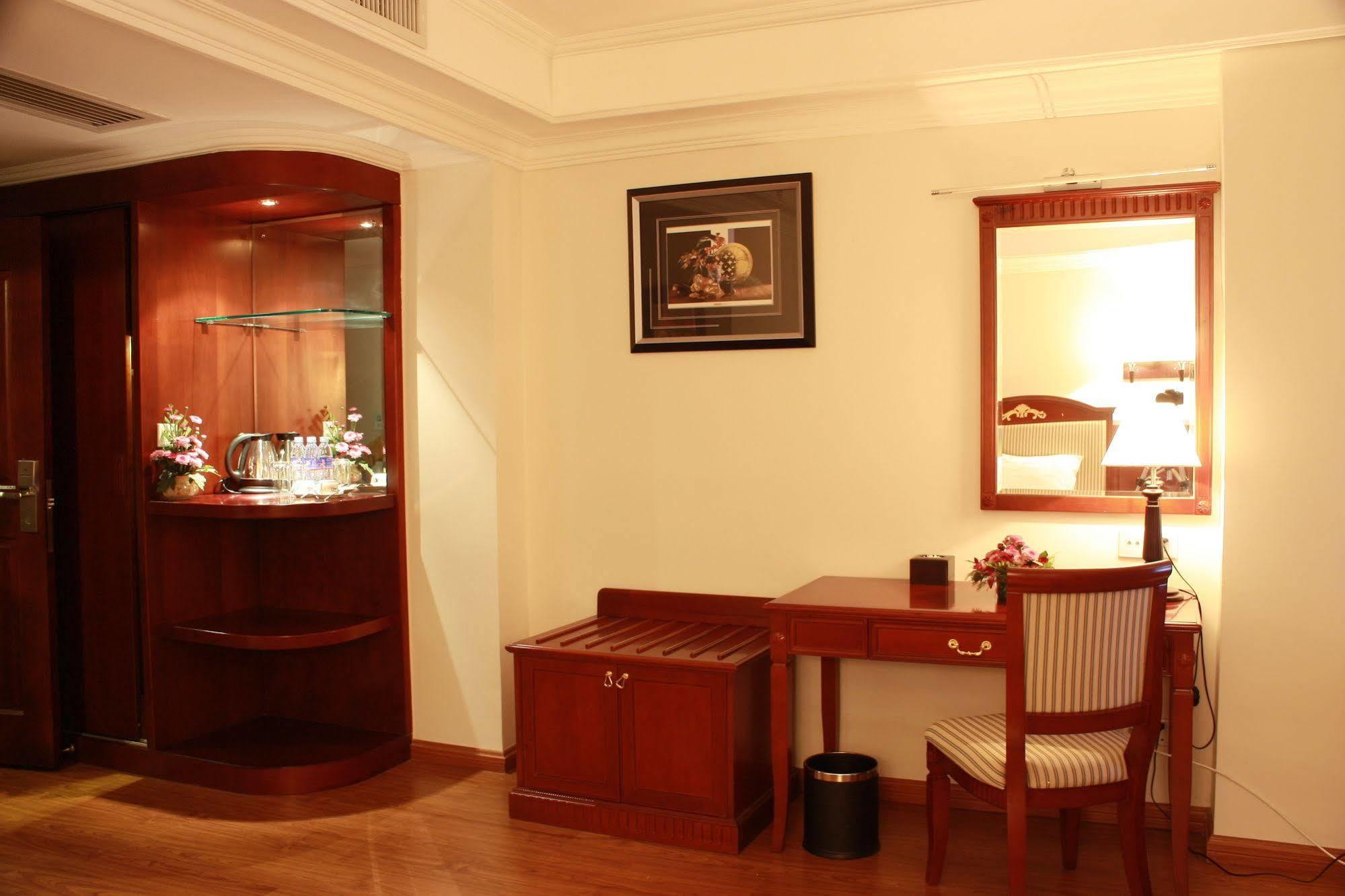 Lux Riverside & Hotel 4*