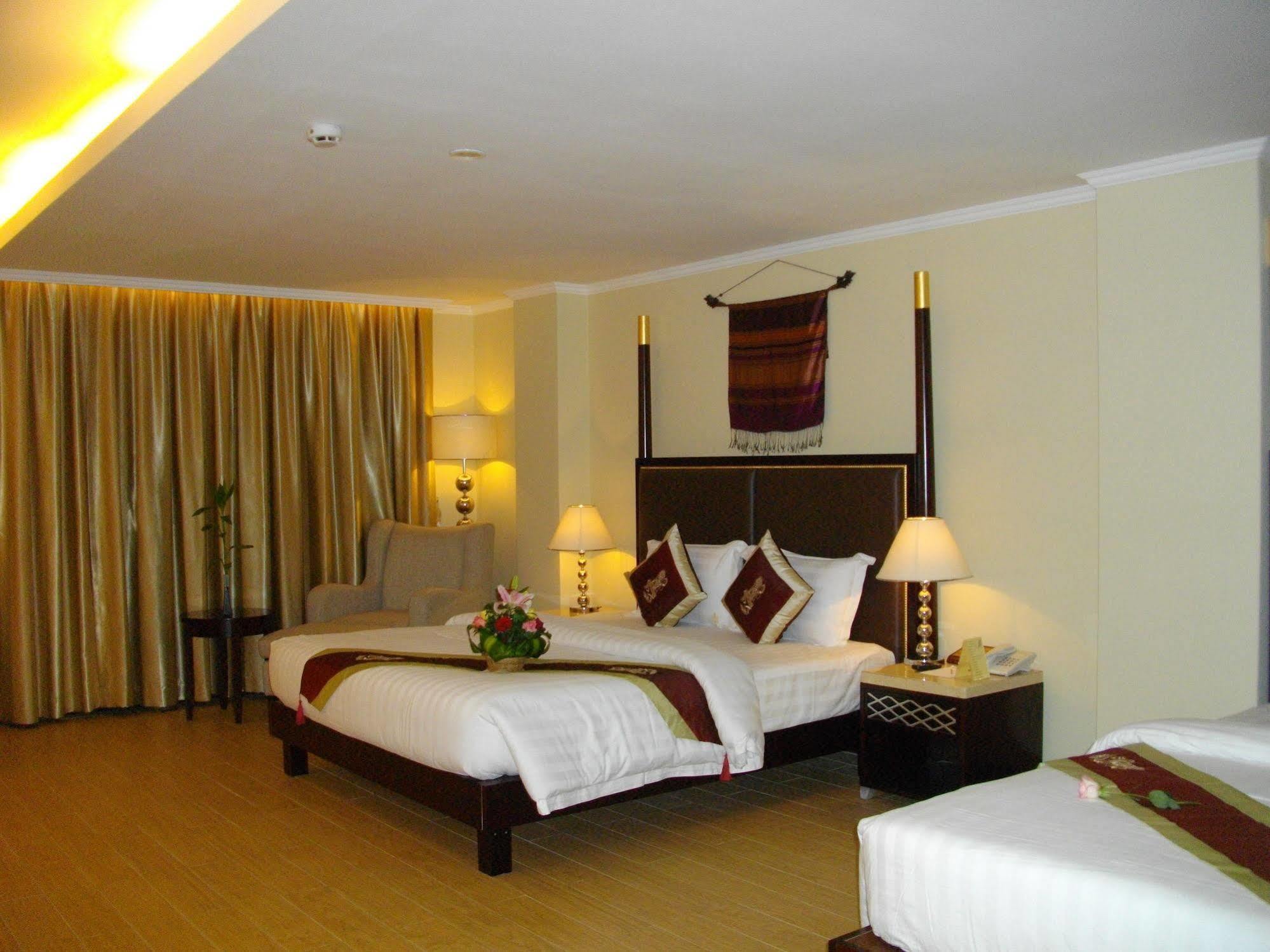 Lux Riverside & Phnom Penh