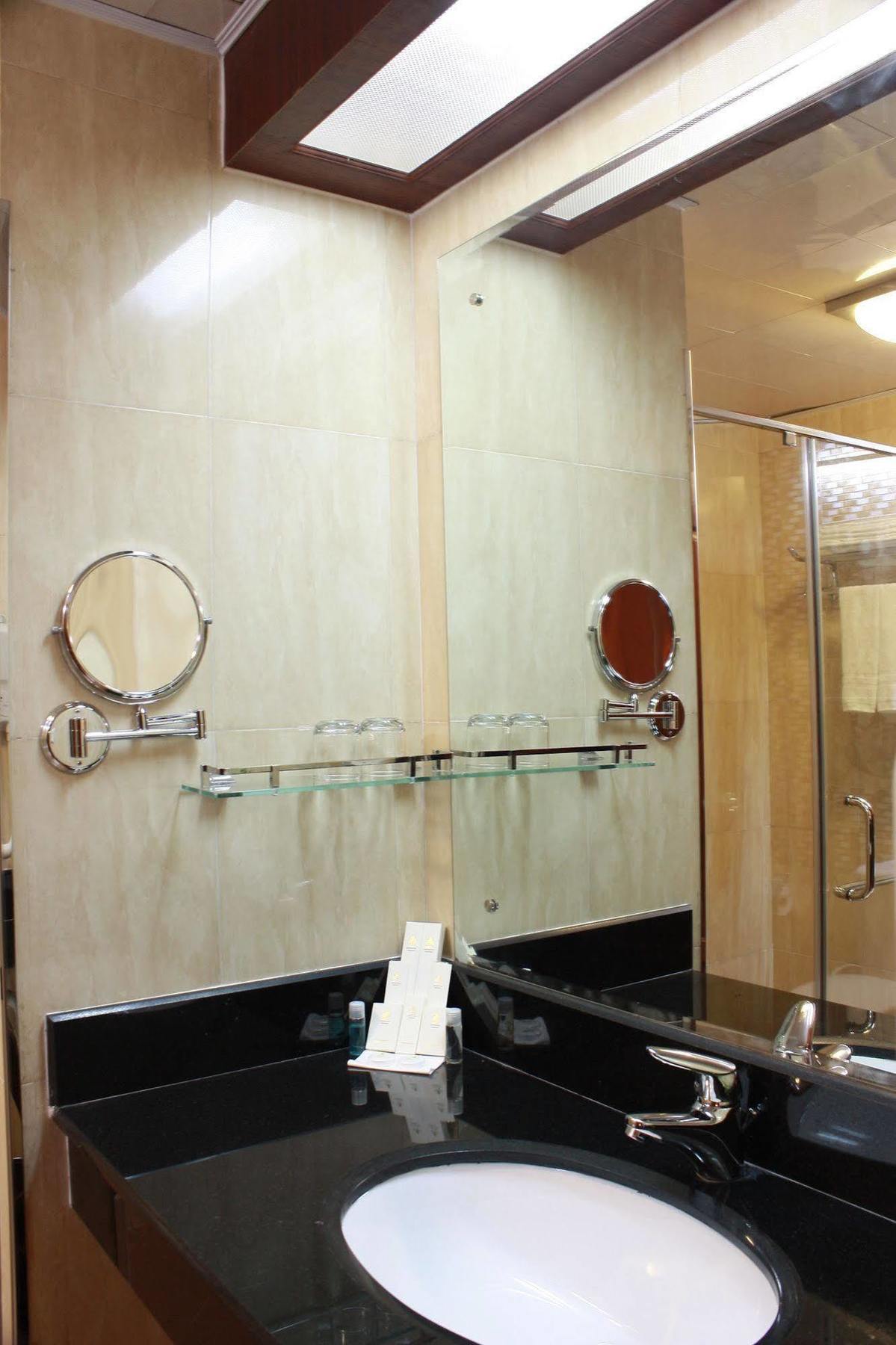 Lux Riverside &