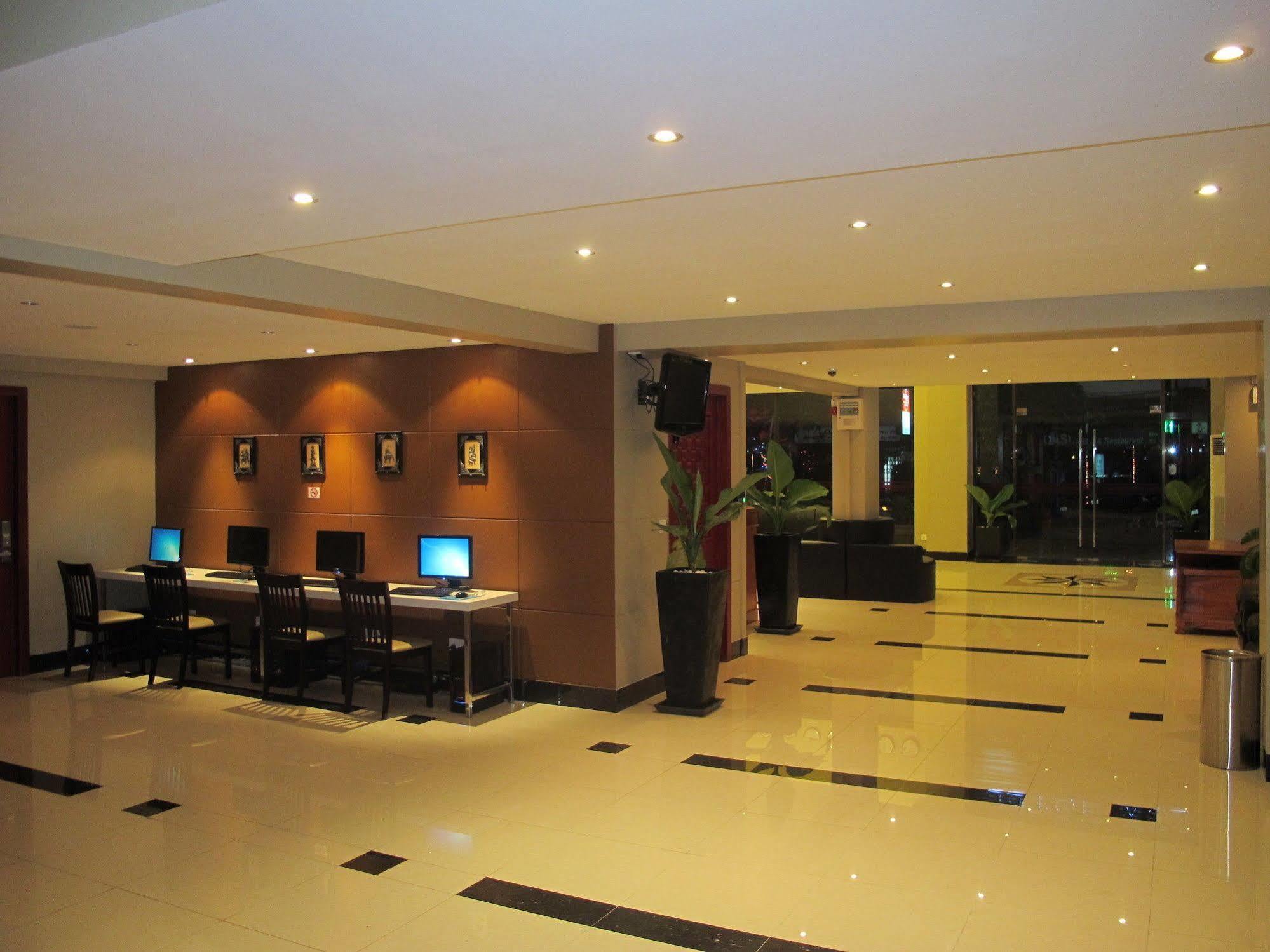Lux Riverside & Phnom Penh