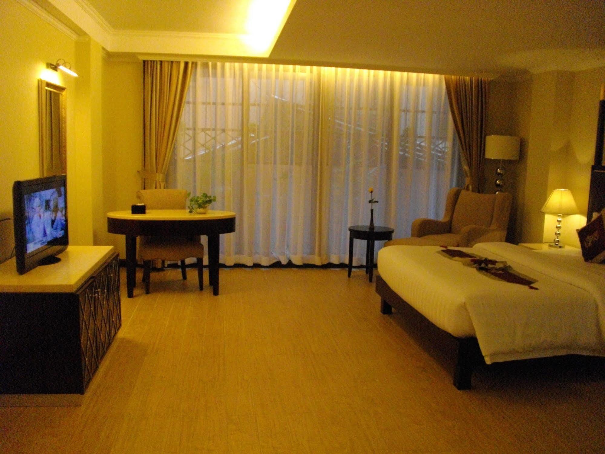 Lux Riverside & Hotel Phnom Penh