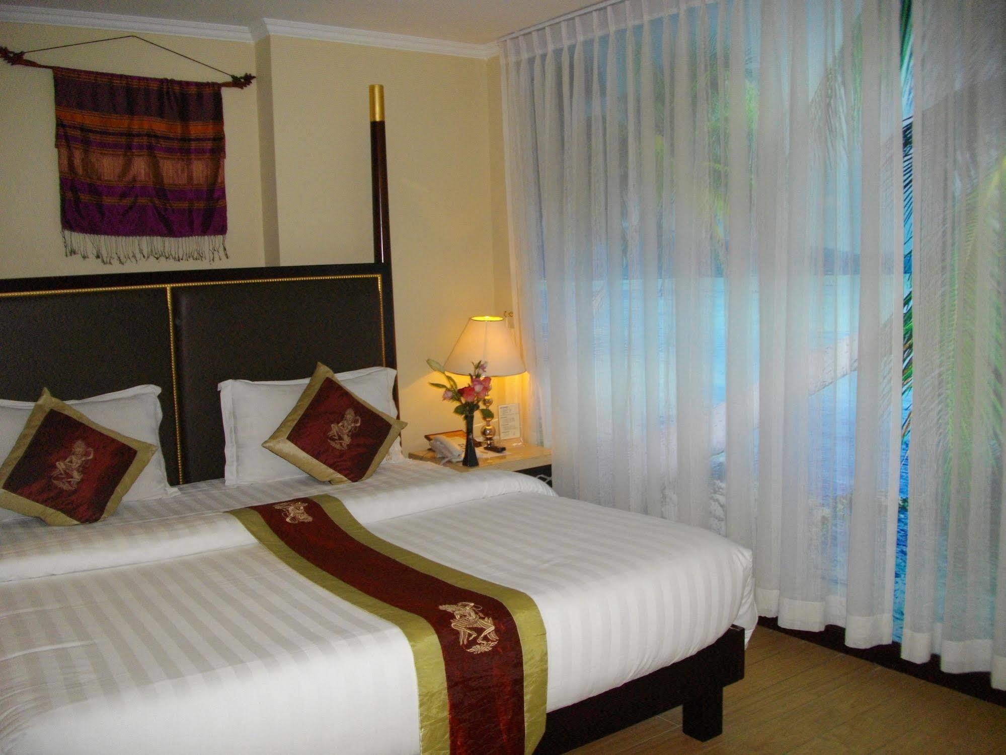 Lux Riverside & Hotel 4*