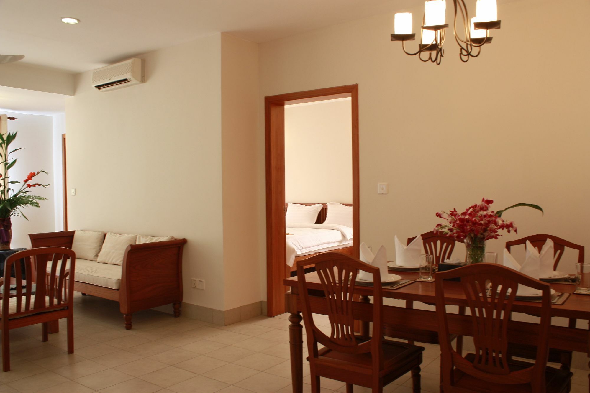 Lux Riverside & 4* Phnom Penh