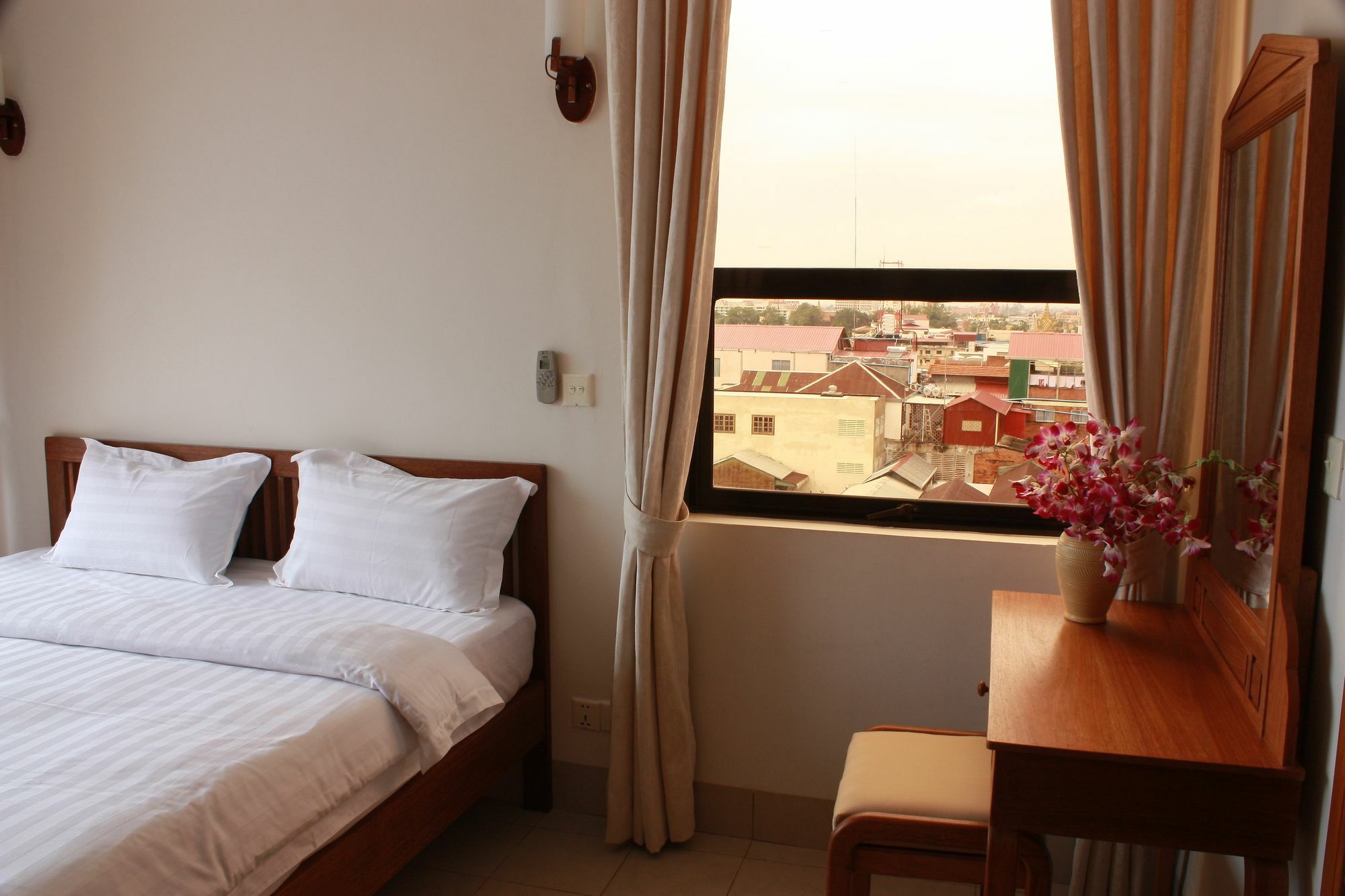 Hotel Lux Riverside & Phnom Penh