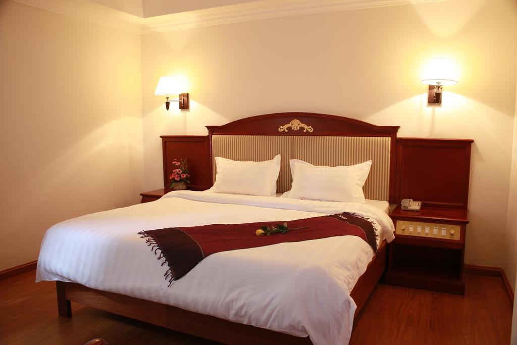Lux Riverside & 4* Phnom Penh