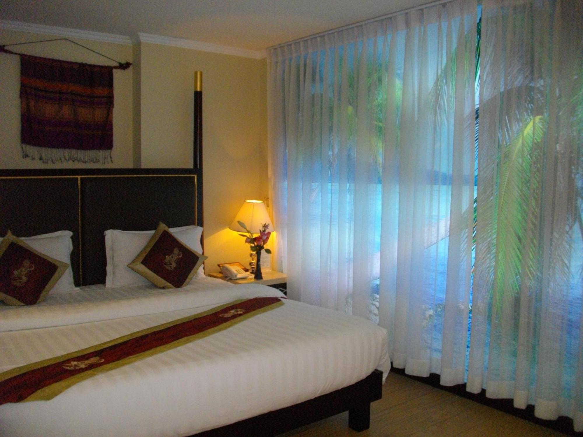 Lux Riverside & Phnom Penh