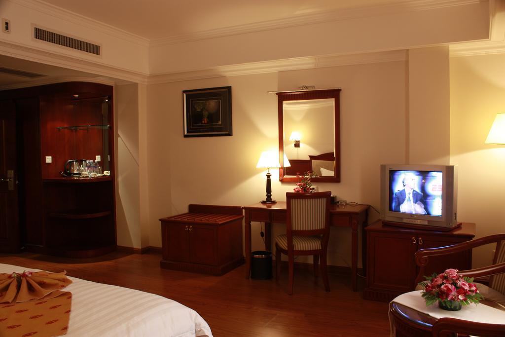 Hotel Lux Riverside & 4*
