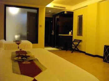 Hotel Lux Riverside & 4*