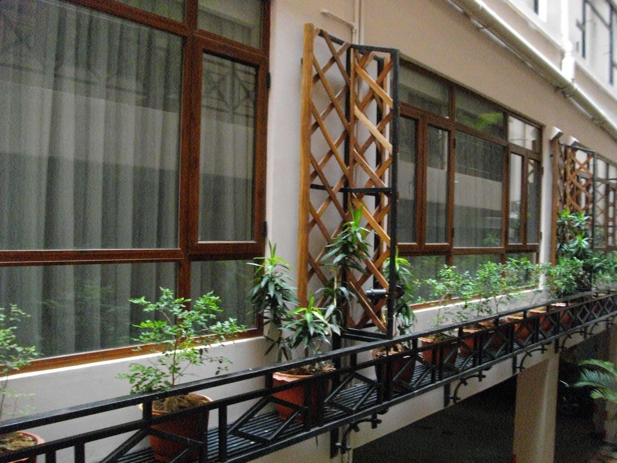 Lux Riverside & 4* Phnom Penh