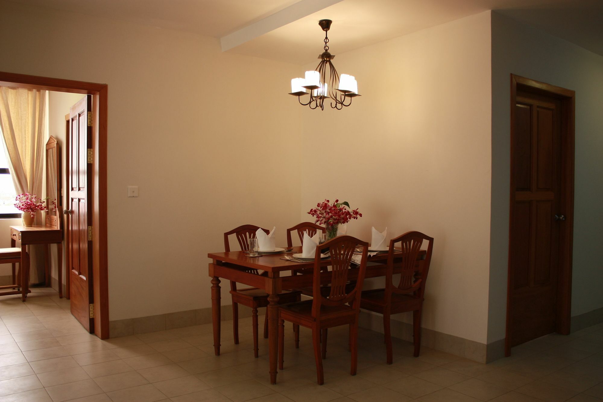 Lux Riverside &