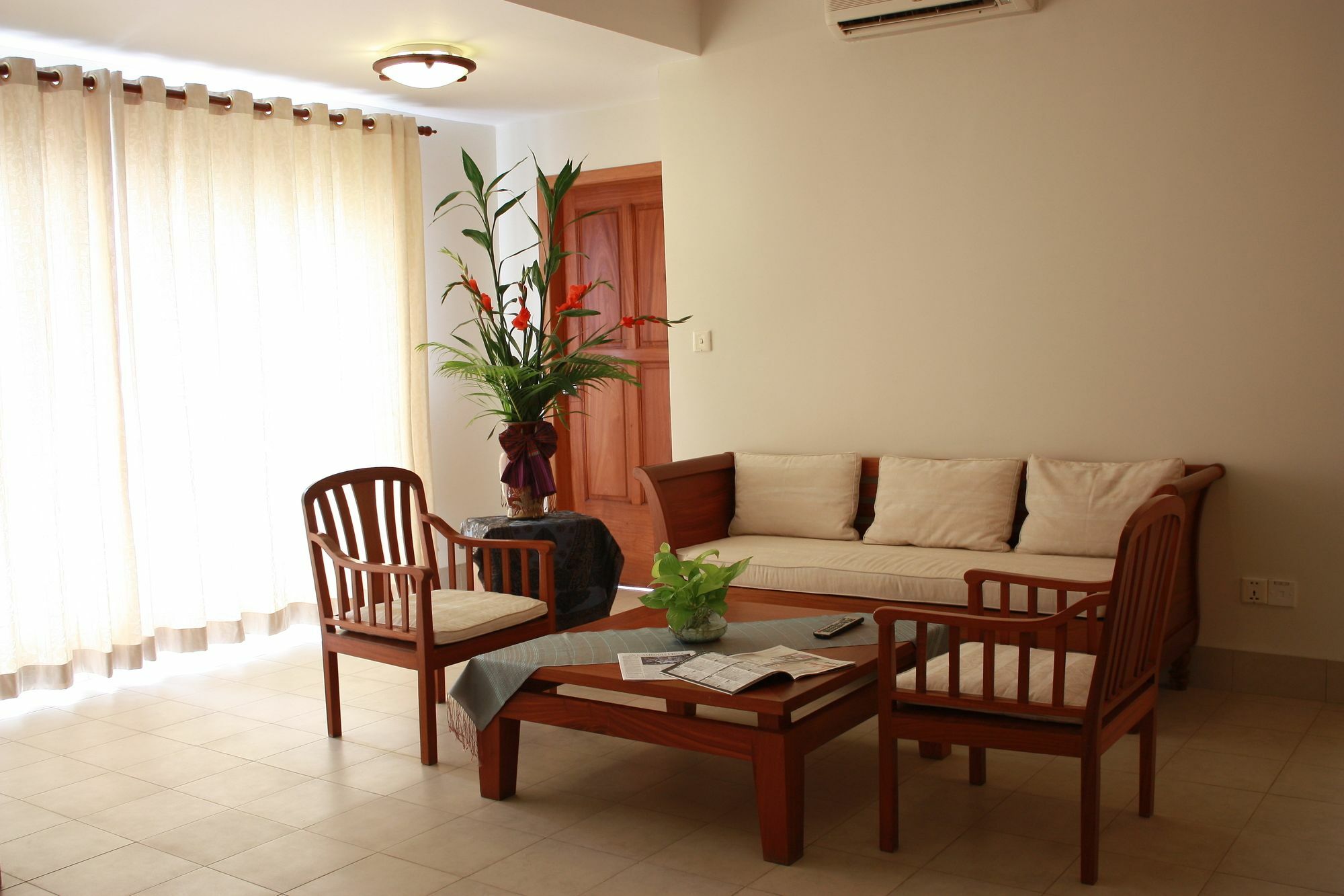 Lux Riverside & Hotel